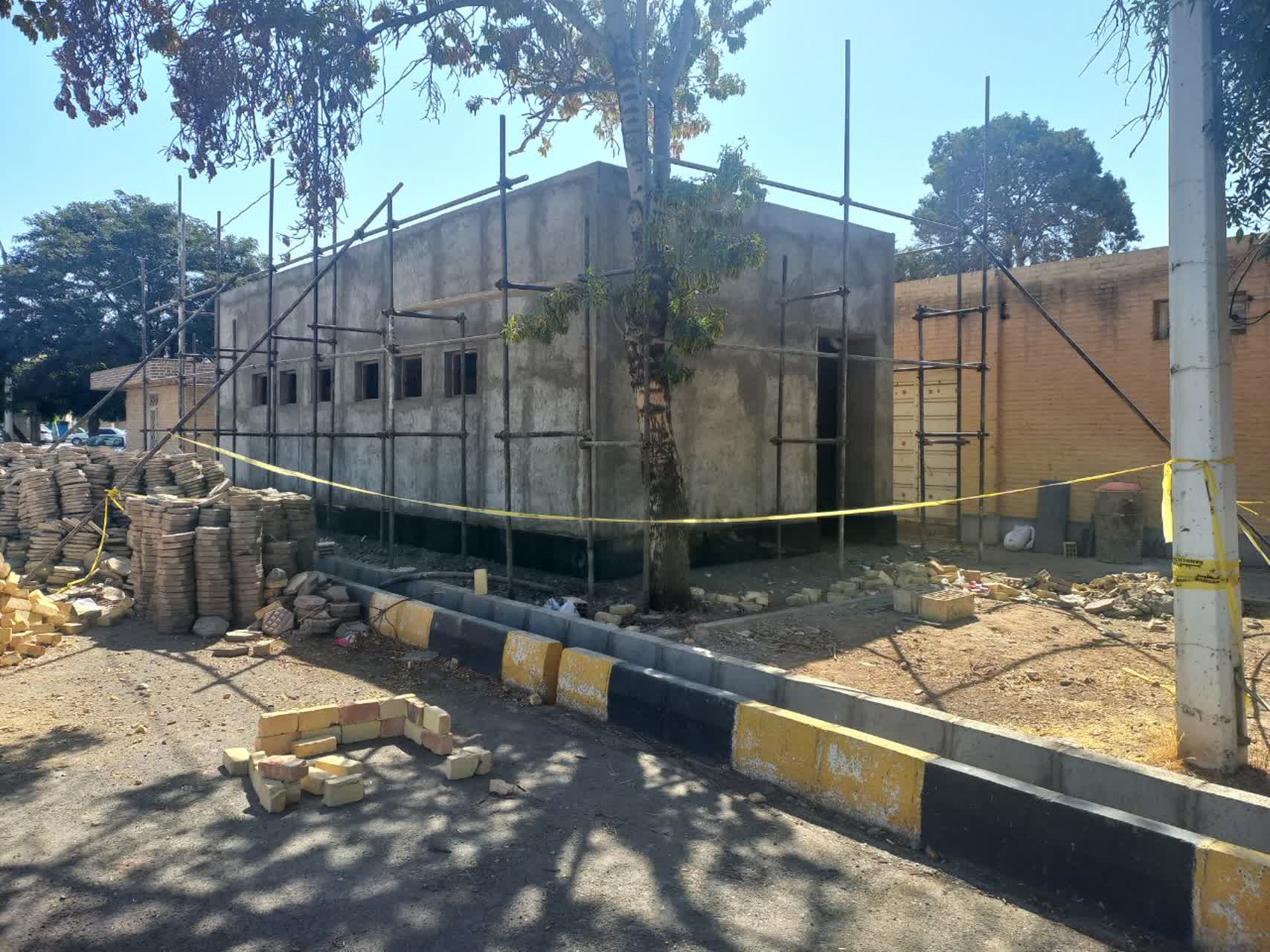 ساخت سرویس بهداشتی در گلزار شهدا